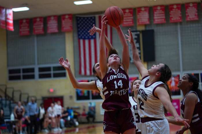 mathis-london-girls-basketball-playoffs00053
